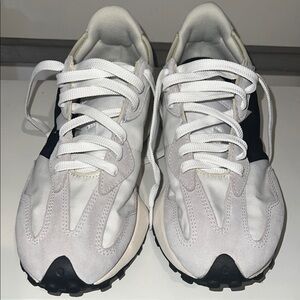 Men’s New Balance 327 Sneakers 8.5  White and Black Sneakers